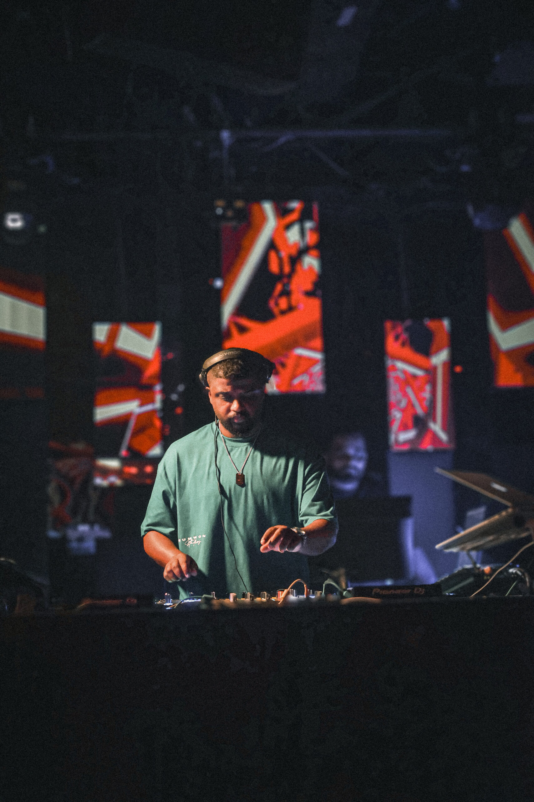 براك دي جي اماراتي, الفنان مبارك يوسف